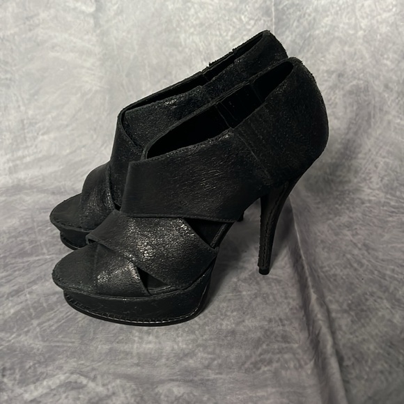 Elizabeth and James Black Pebbled Leather Platform 5” Heels - size 8 - Picture 8 of 15